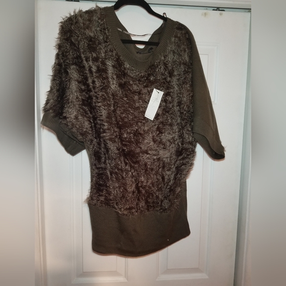 NWT GORGEOUS BCBG FUZZY FURY GROMET DETAILED PLAIN BACK SWEATER - Picture 5 of 13